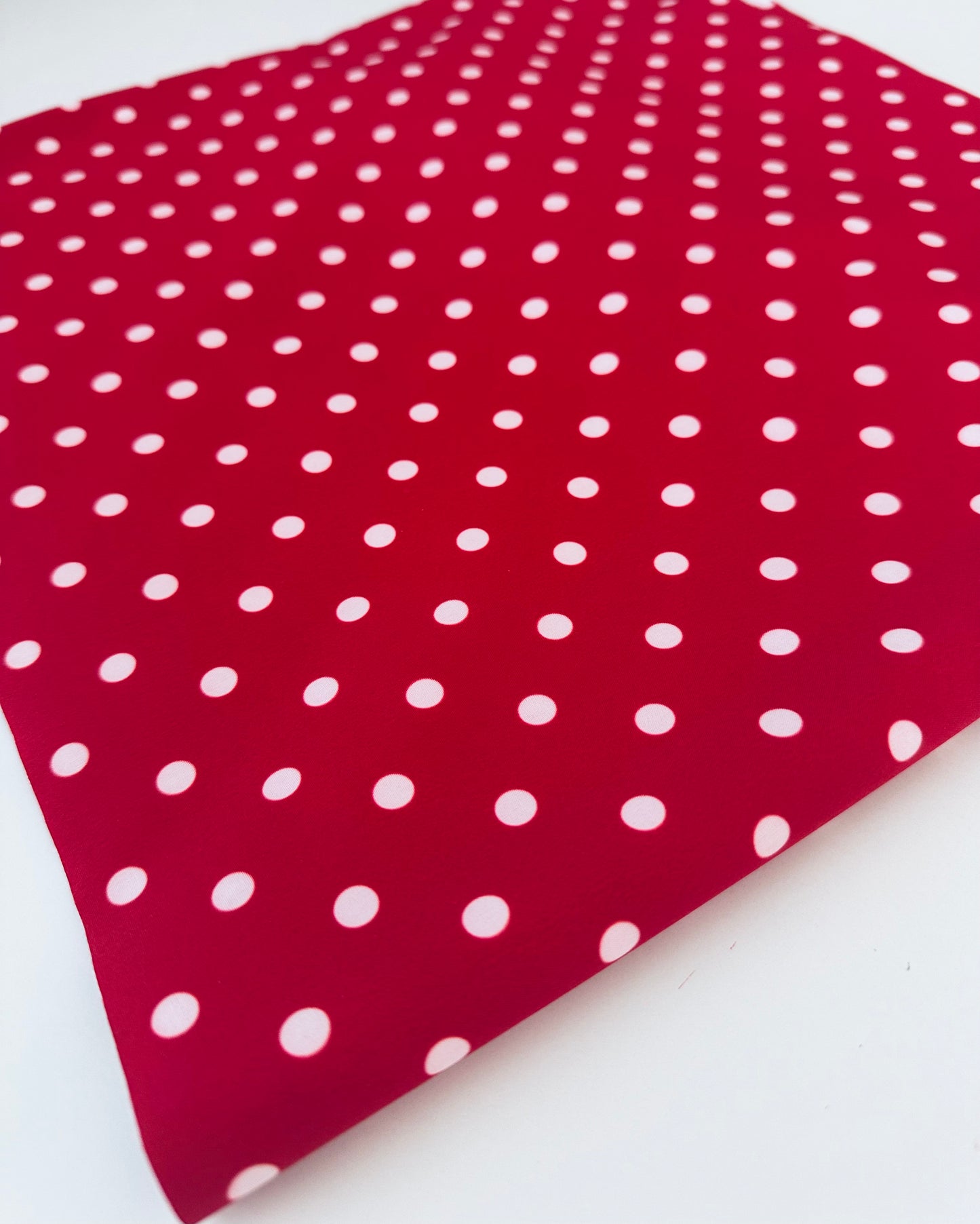 Softshell - Puntíky na červené