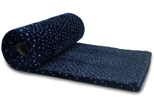 Bílé puntíky na modré